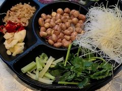新鲜蔬菜配料-官塘鱻鱻鱼生·潮汕生腌·砂锅粥(西马路总店)