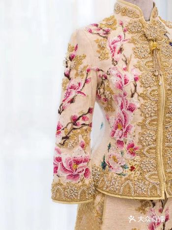 如果你不爱大红色，又想穿中式服饰，没关系。快来看看马来褂！