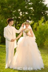 -现代经典婚纱摄影