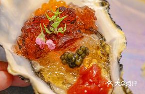 Three-color Amber Oyster Sashimi