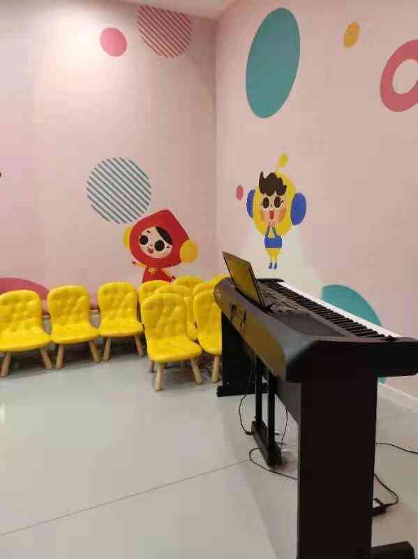 上周报名了小音咖新开店活动力度很大三位老师服务一位小宝宝服务超棒