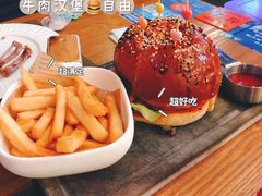 澳洲和牛汉堡配薯条-FUTURE BAR(岭南天地店)