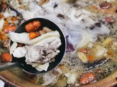 炭炉果鸡煲-威邵鸡煲(西华路总店)