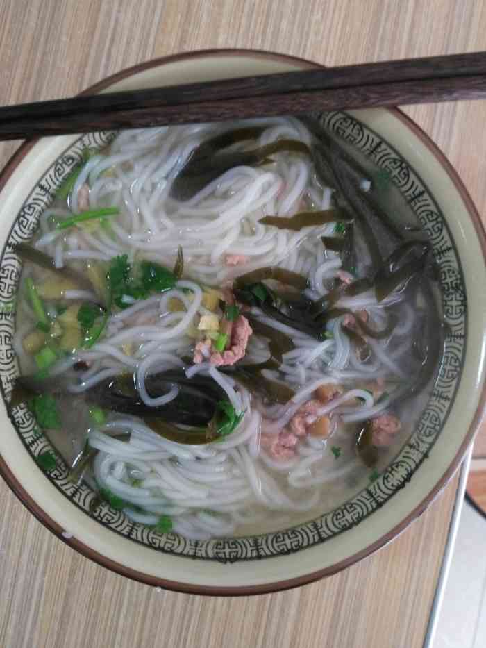 抚州特色汤粉-"和小伙伴一起吃抚州汤粉,吃到一半发现钢丝.