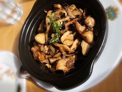 橄榄油大蒜炒杂菌-普兰达德国餐厅·德式脆皮烤猪肘·自酿啤酒(观唐店)