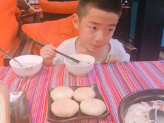 -香巴拉云南餐厅(华莱坞店)