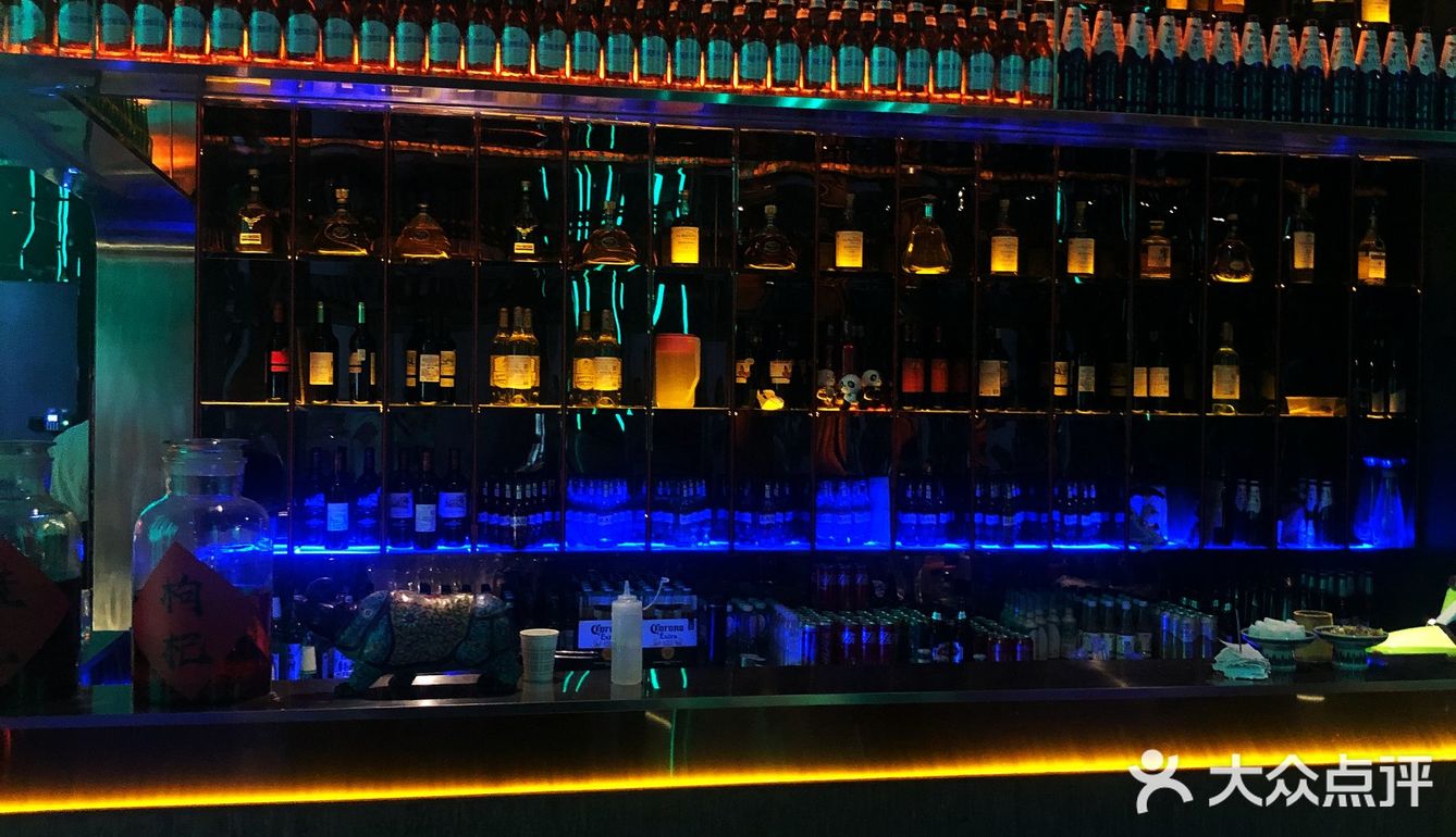 夜店酒吧风的火锅店——大隐