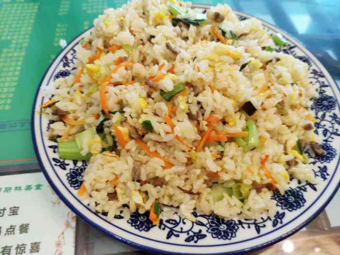 河州春穆斯林特色餐厅-"靠家很近,就在楼下.这家店地理位置不错,.