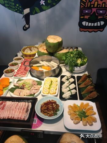 想吃特色的椰子鸡就到萌哒哒。