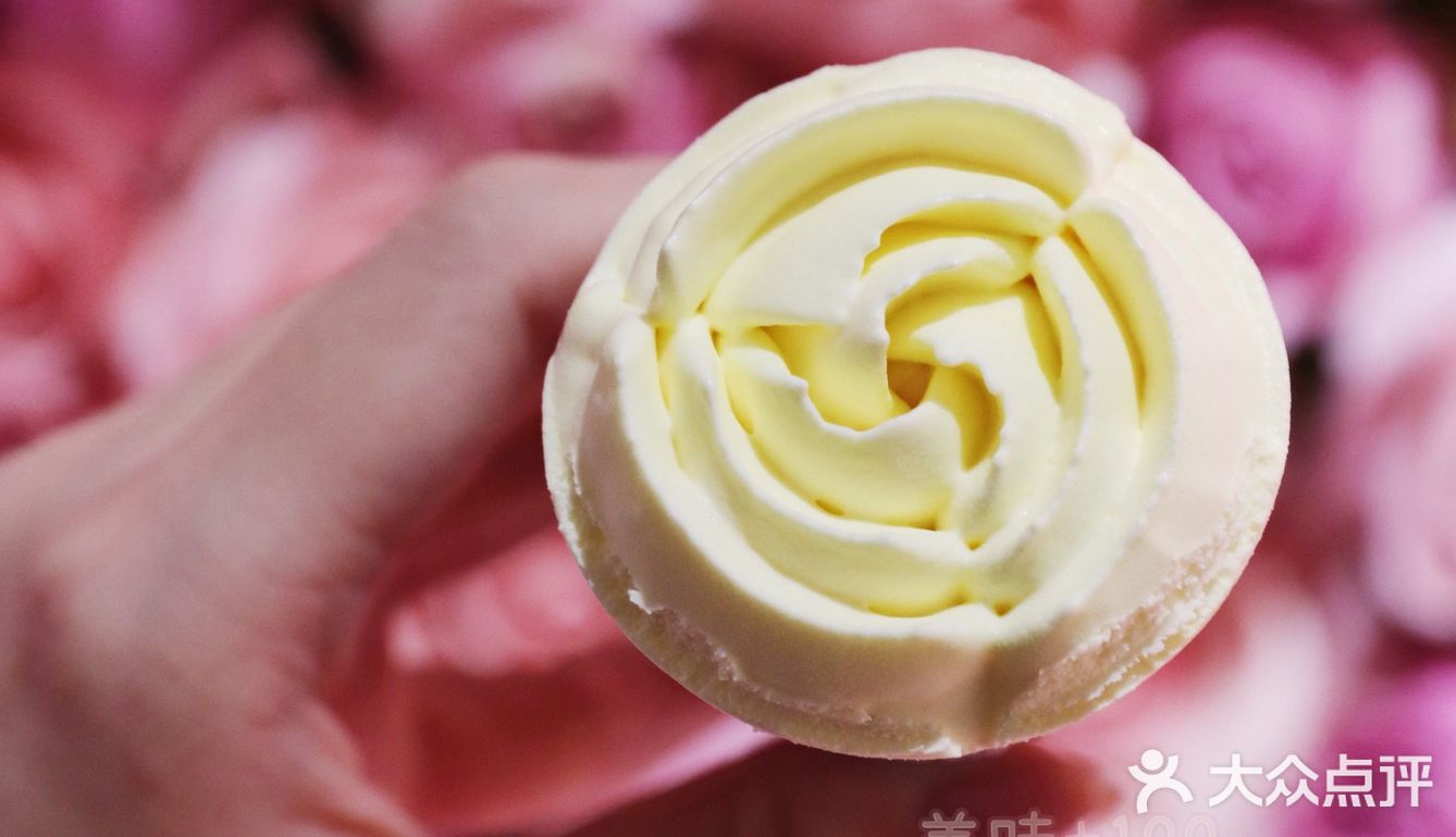 可爱多x奈雪的茶联名开了家花店？