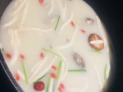-三人行骨头王火锅(长寿店)