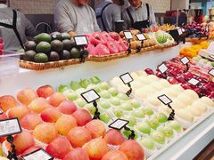 自助取餐区-每日新鲜水果吧(芮欧百货店)