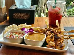 -Chom Cafe and Restaurant