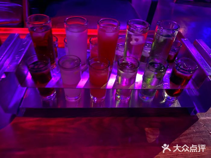 贰麻酒馆(南长街斗酒场店)彩虹斗酒图片