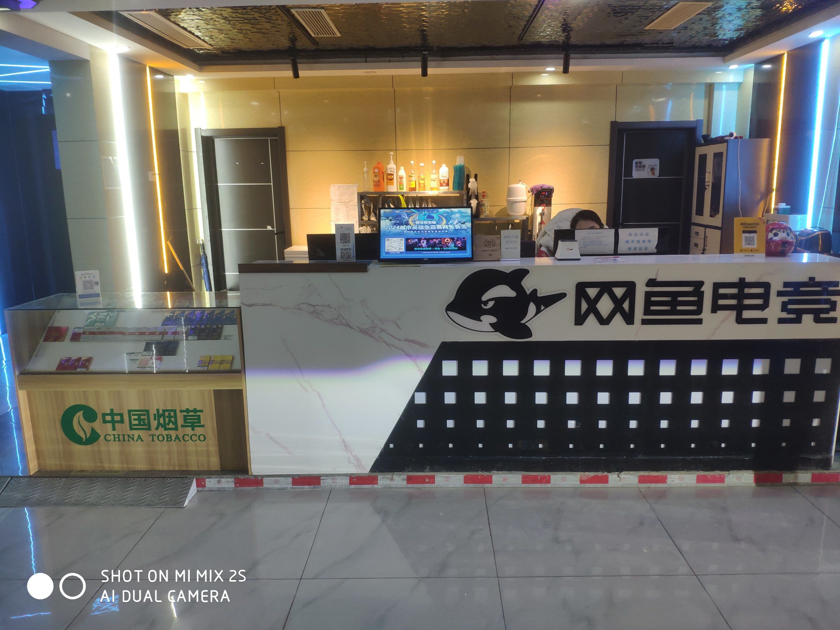 活动力度很大,优惠多多,网速很快,网管服务态度好,前台小姐姐漂亮