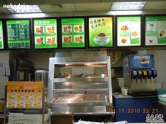 -华莱士·全鸡汉堡(财经学院店)