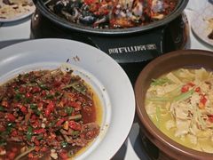 -阿瓦山寨·湘菜现炒·剁椒鱼头王(咸阳总店)