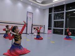 -伊叶舞蹈YEAH DANCE(LCM置汇旭辉校区)