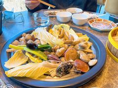 一筐贝壳-日进一片海.生腌海鲜火锅.宵夜烧烤(三里屯总店)