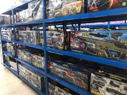 -逝水玩具折扣店