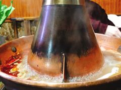 -果松木炭酸菜铜火锅·外婆参鸡汤