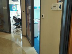 -瑞尔齿科(南京东路名人诊所)