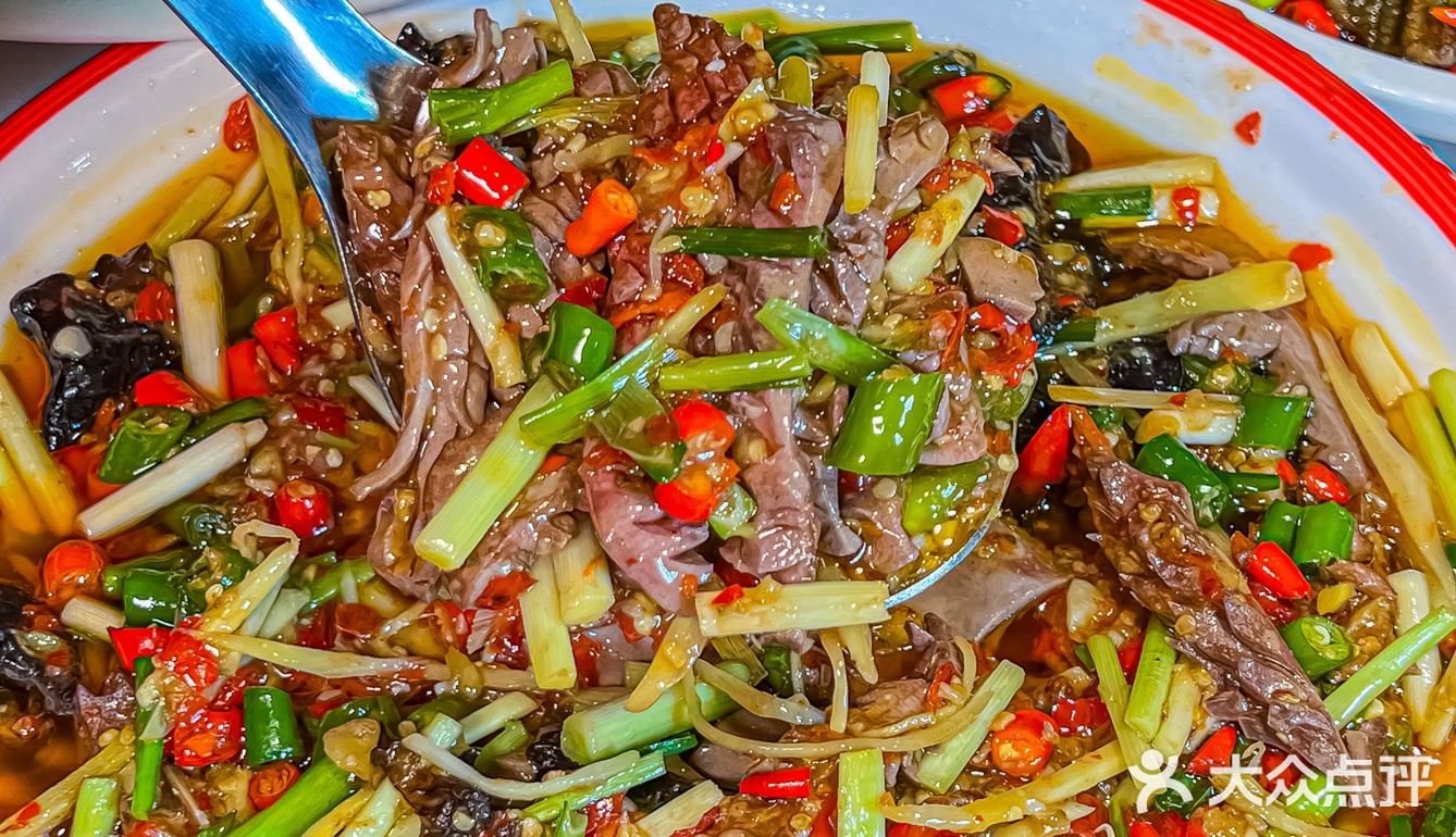 🔥爆辣辣的正宗自贡菜，嘴皮都辣入味儿了还要吃😋