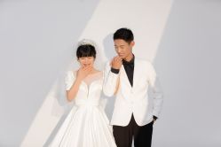 -雪中彩影婚纱摄影·微光艺术中心