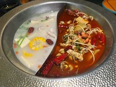 鲜香麻辣牛油鲜茄鸳鸯锅-麻田会 ·鲜活现烹·牛蛙火锅(珠江新城维家思广场店)