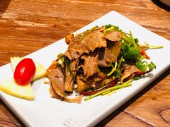 手撕美人椒拌牛肉-云海肴·汽锅鸡·云南菜(美罗城店)