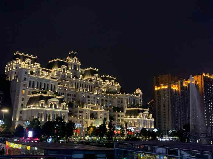 白宫花果园艺术中心