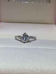 -威德钻石-克拉钻大本营(南京东路店)