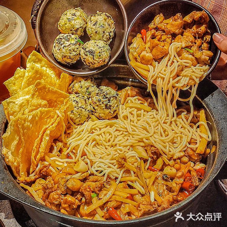 人均50r螺蛳粉牛蛙锅太好吃啦!!