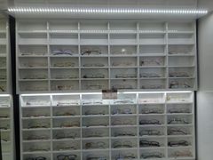 -视野联行眼镜•蔡司•依视路(温江店)