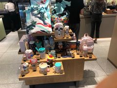 零售区-星巴克臻选(上海中环广场2F店)