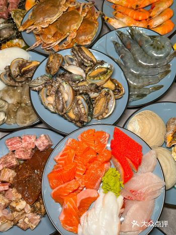 火锅+烤肉，海鲜不限量的自助餐值得冲