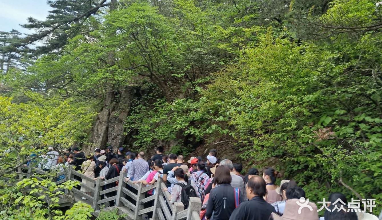 传轩辕黄帝曾在此炼丹。徐霞客曾两次游黄山