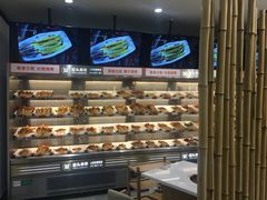 面包甜点陈列柜-屋头串串(新街里店)