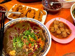 -爆炸头阿姨小四川正宗川味小吃(无任何分店)