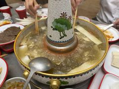 -毛辣果·贵州红酸汤牛肉火锅(西单店)