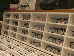 -MiRi眼镜连锁·蔡司·尼康控优点合作店(莘庄店)