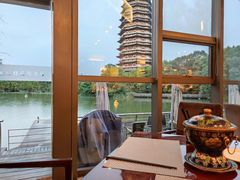 靠窗位-听松楼·花园酒店·自助餐厅(红梅公园店)