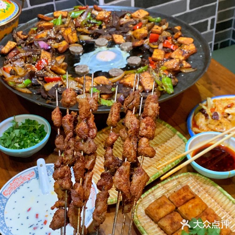 甘肃朋友力荐！！郑州超正宗西北羊肉串 一口到大漠！！ 
