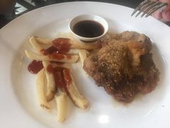 芝士炸牛排配薯条-德大西餐社(云南南路店)