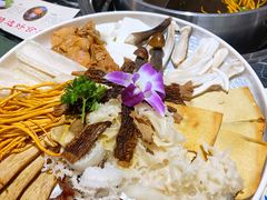 -何鲜菇火锅(大营盘店)