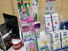 -瑞尔齿科(南京东路名人诊所)