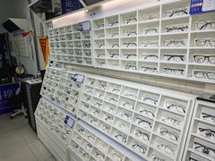 -诺柯视眼镜-蔡司依视路官方工厂店(淞南一店)