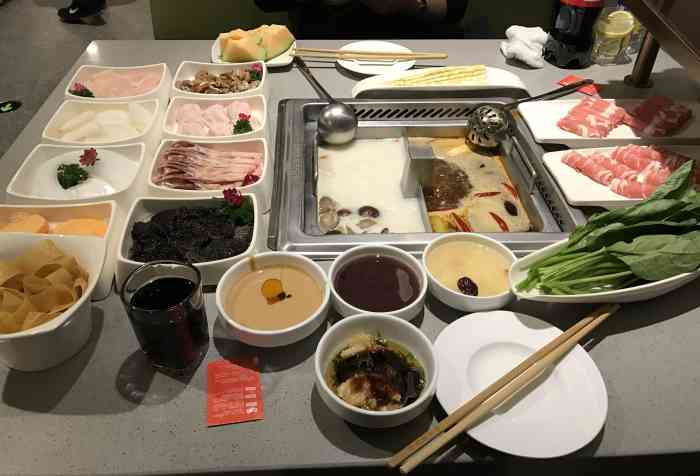 海底捞火锅(活力城店)-"长春这家店的装修,透露着淡淡的日系风格.