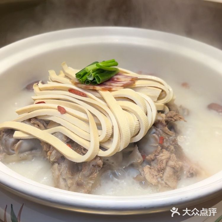 张家艺猪骨砂锅真的爱上了😻