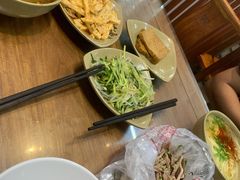 -亮亮面馆(经六路店)